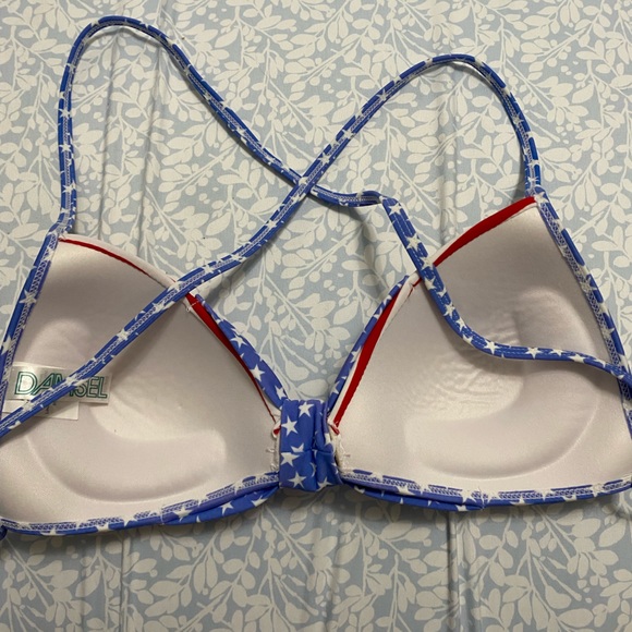 Flag printed bikini top. Cross back. - Picture 3 of 3